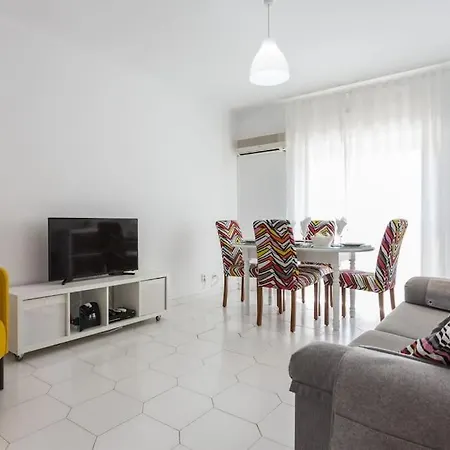 Color Me Happy - 2 Bedrooms Near Forum Algarve