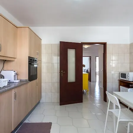 Color Me Happy - 2 Bedrooms Near Forum Algarve Apartment *