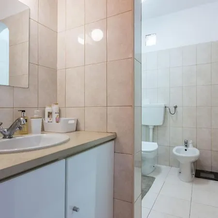 Color Me Happy - 2 Bedrooms Near Forum Algarve *