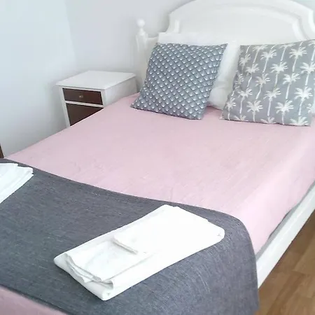 Apartment Color Me Happy - 2 Bedrooms Near Forum Algarve