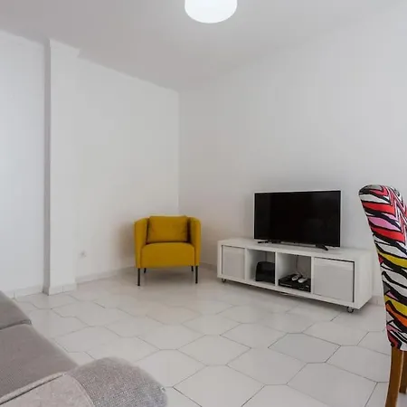 Color Me Happy - 2 Bedrooms Near Forum Algarve * Faro