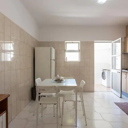 Color Me Happy - 2 Bedrooms Near Forum Algarve *